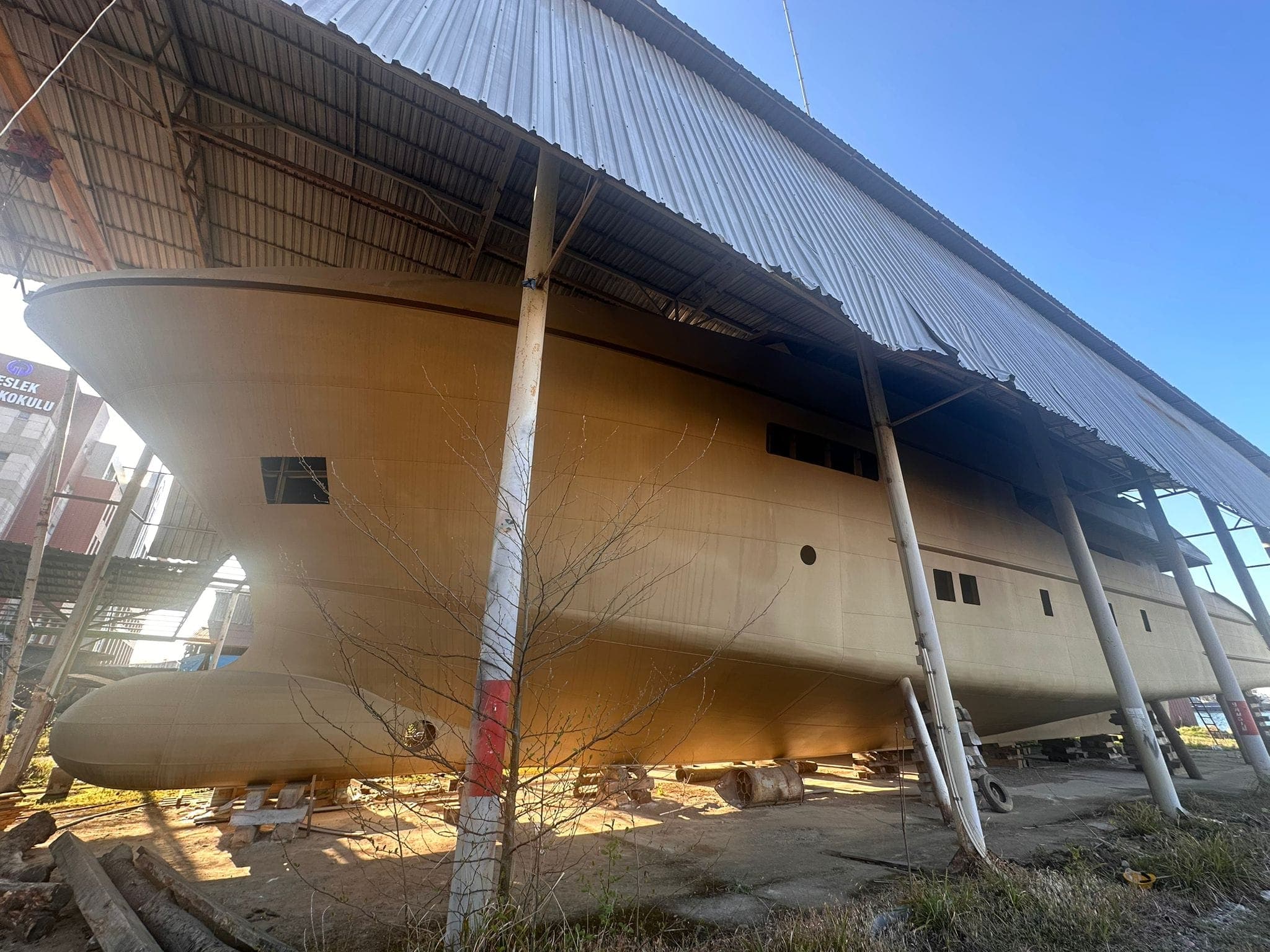 PTTRA 42.5m gövdesi, tersane sundurmasında